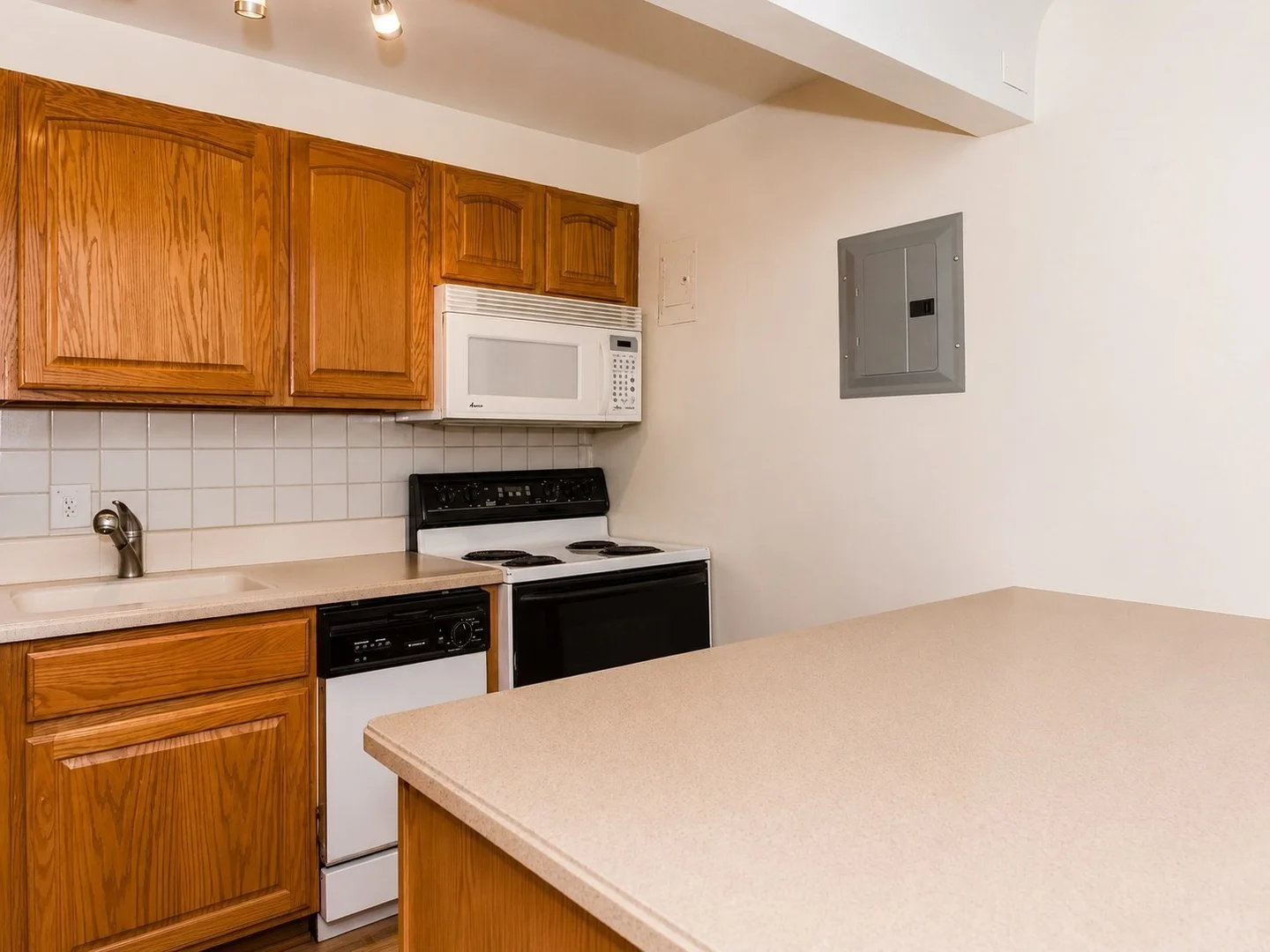 10, Commonwealth Ct., Unit 2, Brighton, Boston, MA, 02135