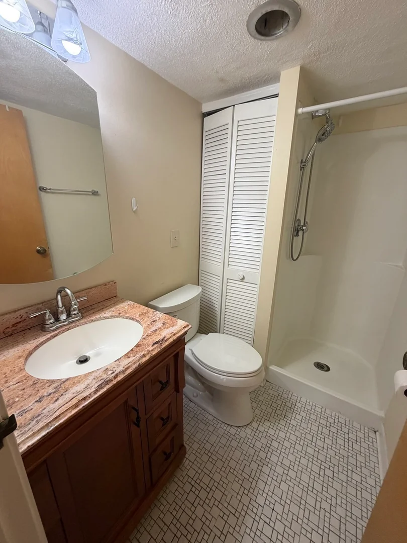 1580, Massachusetts Ave., Unit 3E, Harvard Square, Cambridge, MA, 02138
