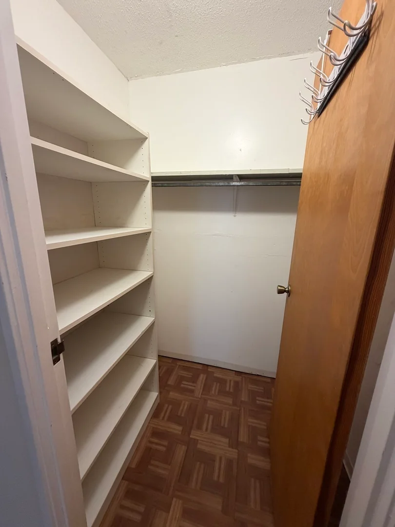 1580, Massachusetts Ave., Unit 3E, Harvard Square, Cambridge, MA, 02138