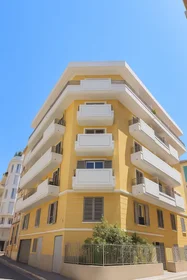 Entire apartment at Rue Fodéré, Le Port, image 8 of 9