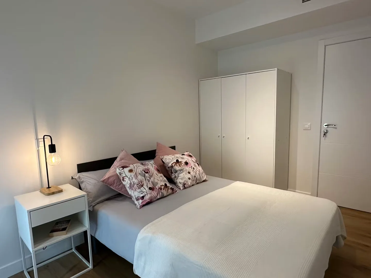 Economical student room with convenient location in 