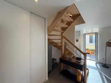 Entire apartment at Rue des Maçons, 8th Arrondissement, image 9 of 10