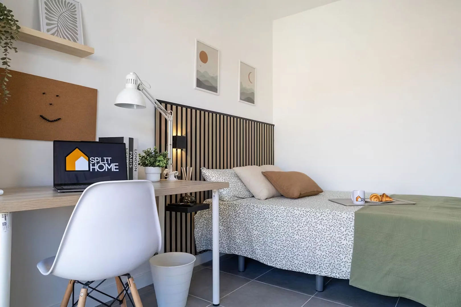 Funktionelles Studentenzimmer perfekt zum Studieren in