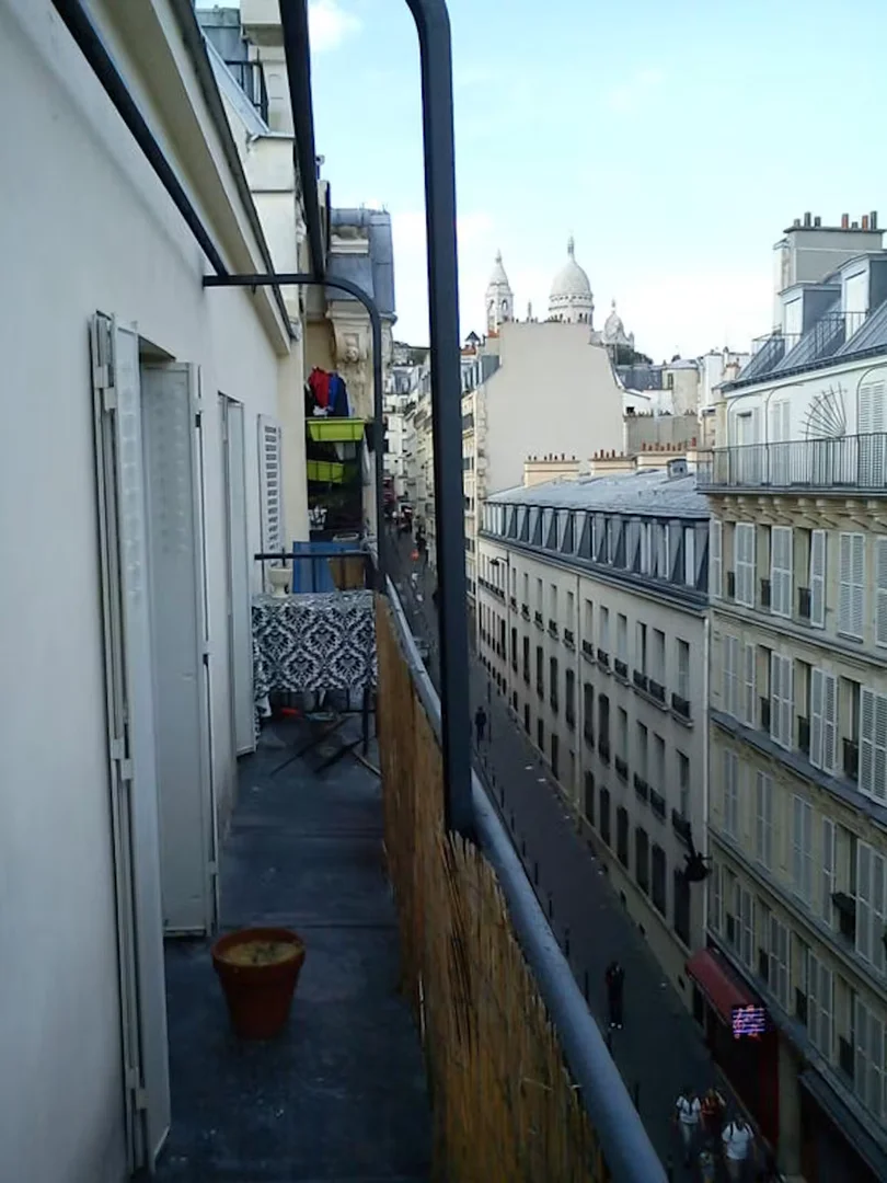 Chambre confortable pour étudiants disponible dans 