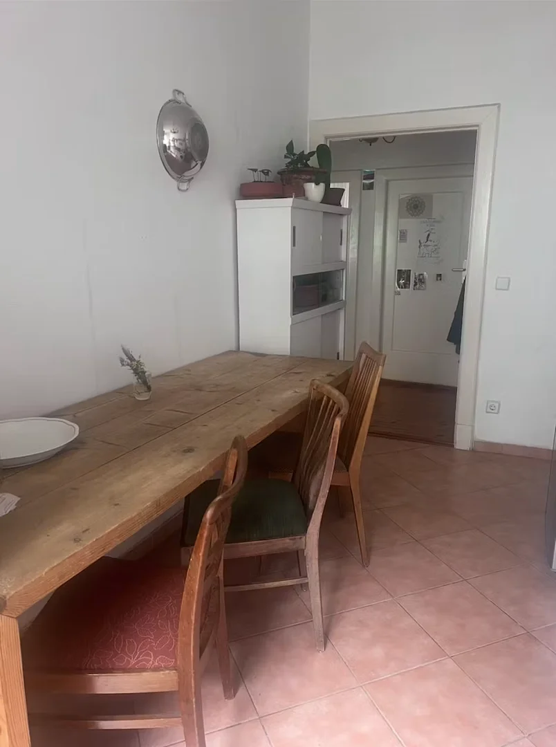 Helles und luftiges Studentenzimmer mit einfachem Zugang zur Universität in 