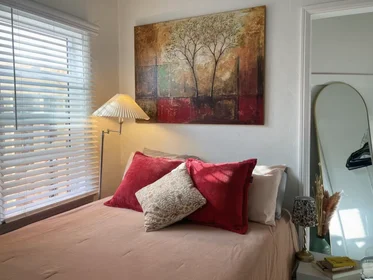 Stanza privata in Eleanor Avenue, Central LA, immagine 1 di 10