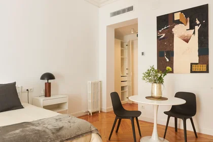 Entire apartment at Costanilla de los Ángeles, Palacio, image 3 of 10