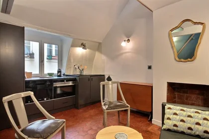 Entire apartment at Rue Guisarde, 6th Arrondissement, image 5 of 10
