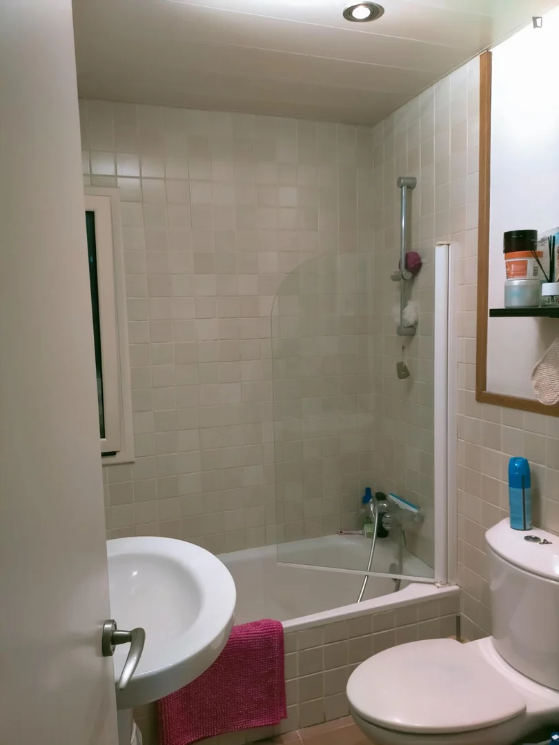 Habitación asequible para estudiantes con buena iluminación en 