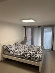 Habitación privada en Staňkova, Praha 11, imagen 1 de 9