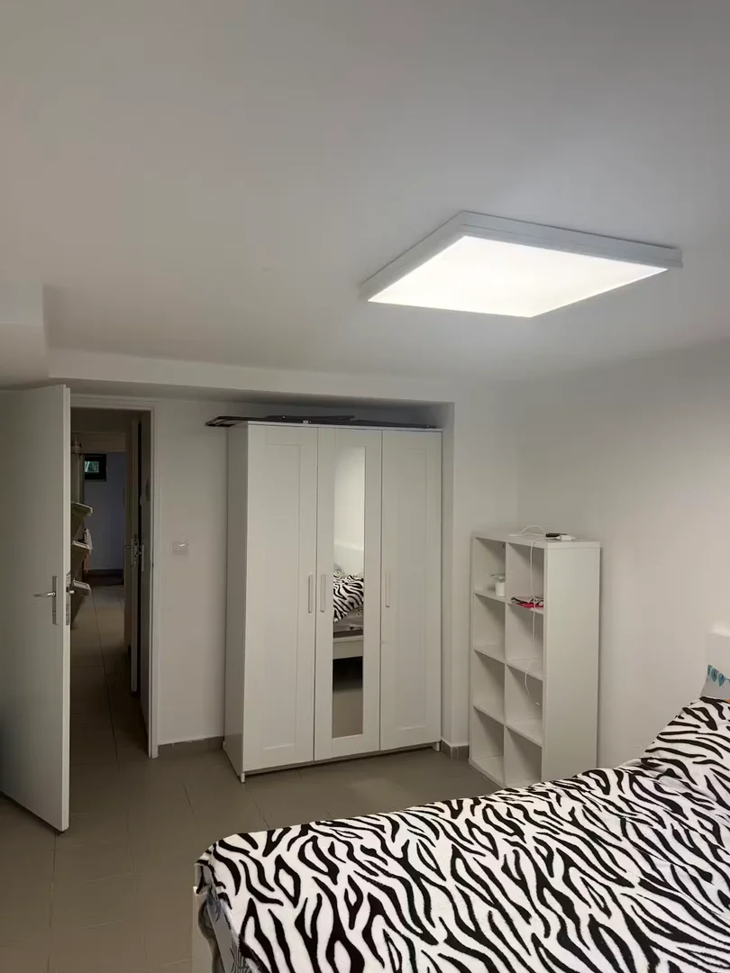 Habitación asequible para estudiantes con buena iluminación en 