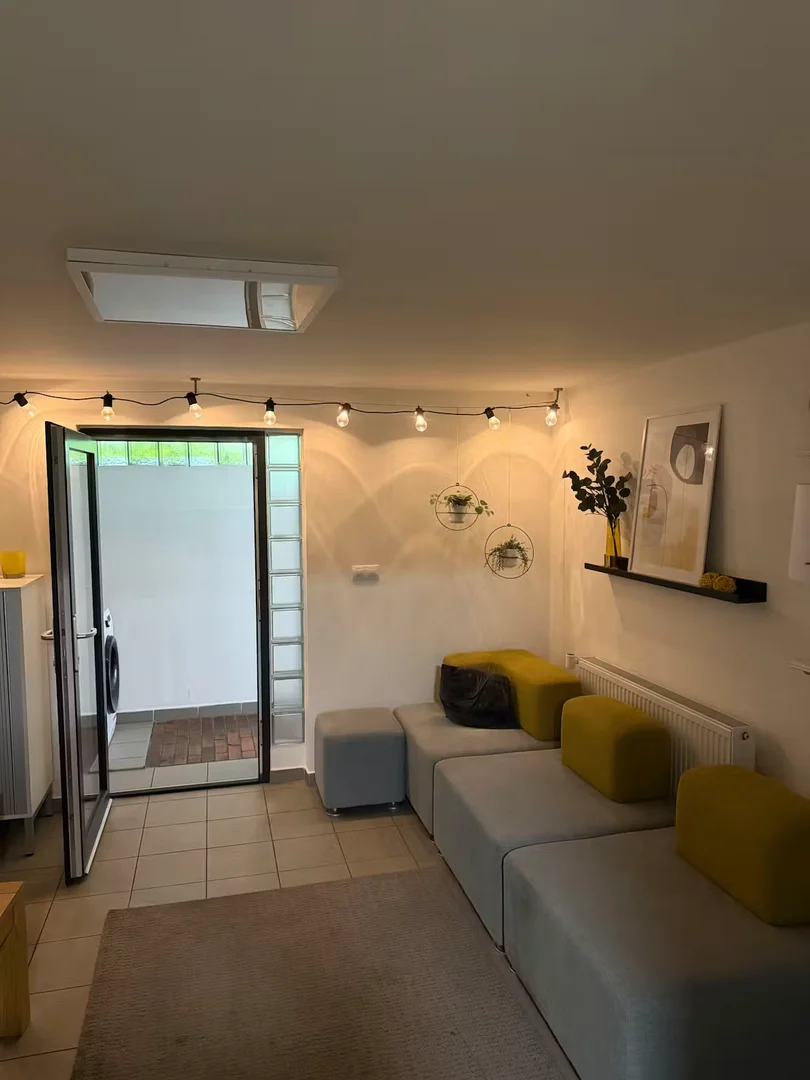 Habitación estudiantil amplia y cómoda en 