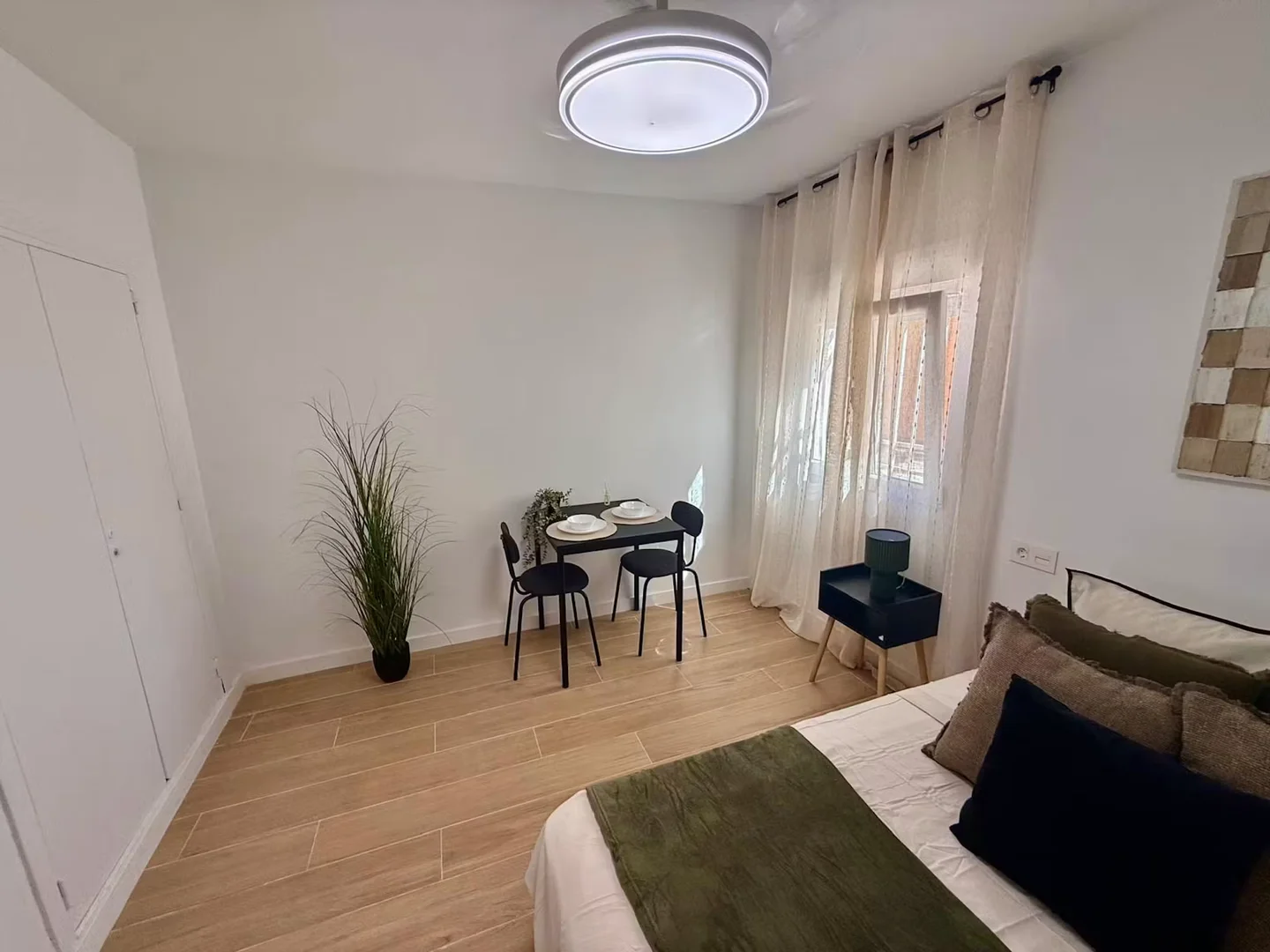 Cozy room for students available in 
