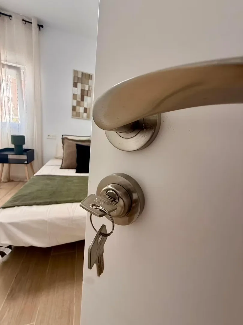 Comfortable and spacious student room in 
