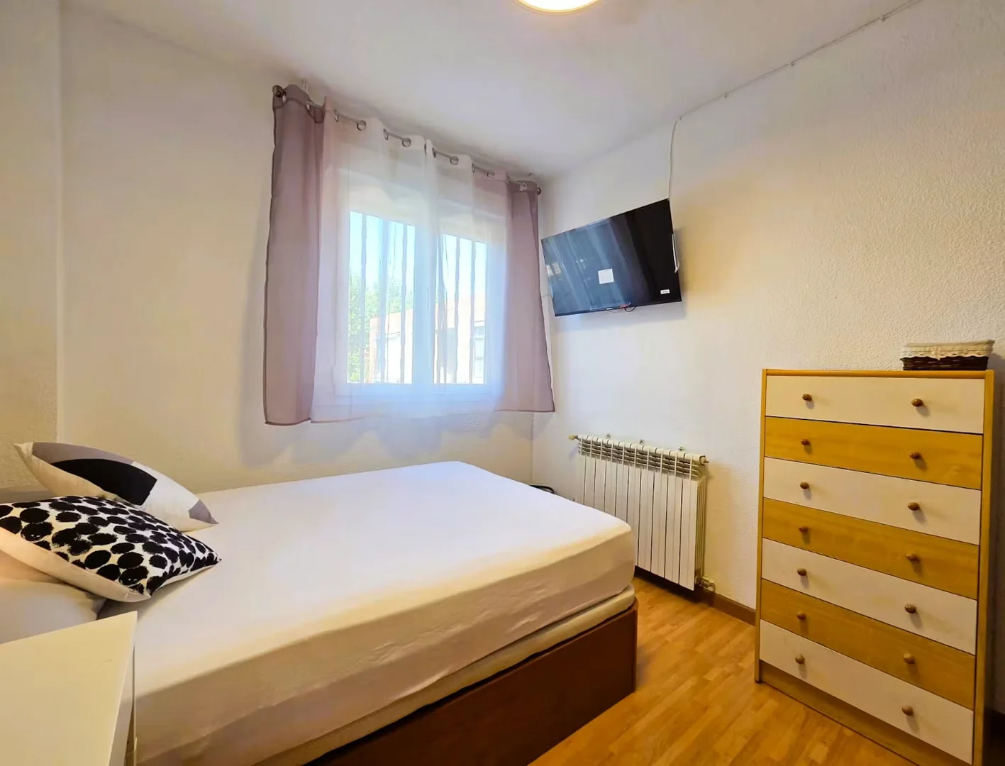 Habitación estudiantil económica cerca del campus en 