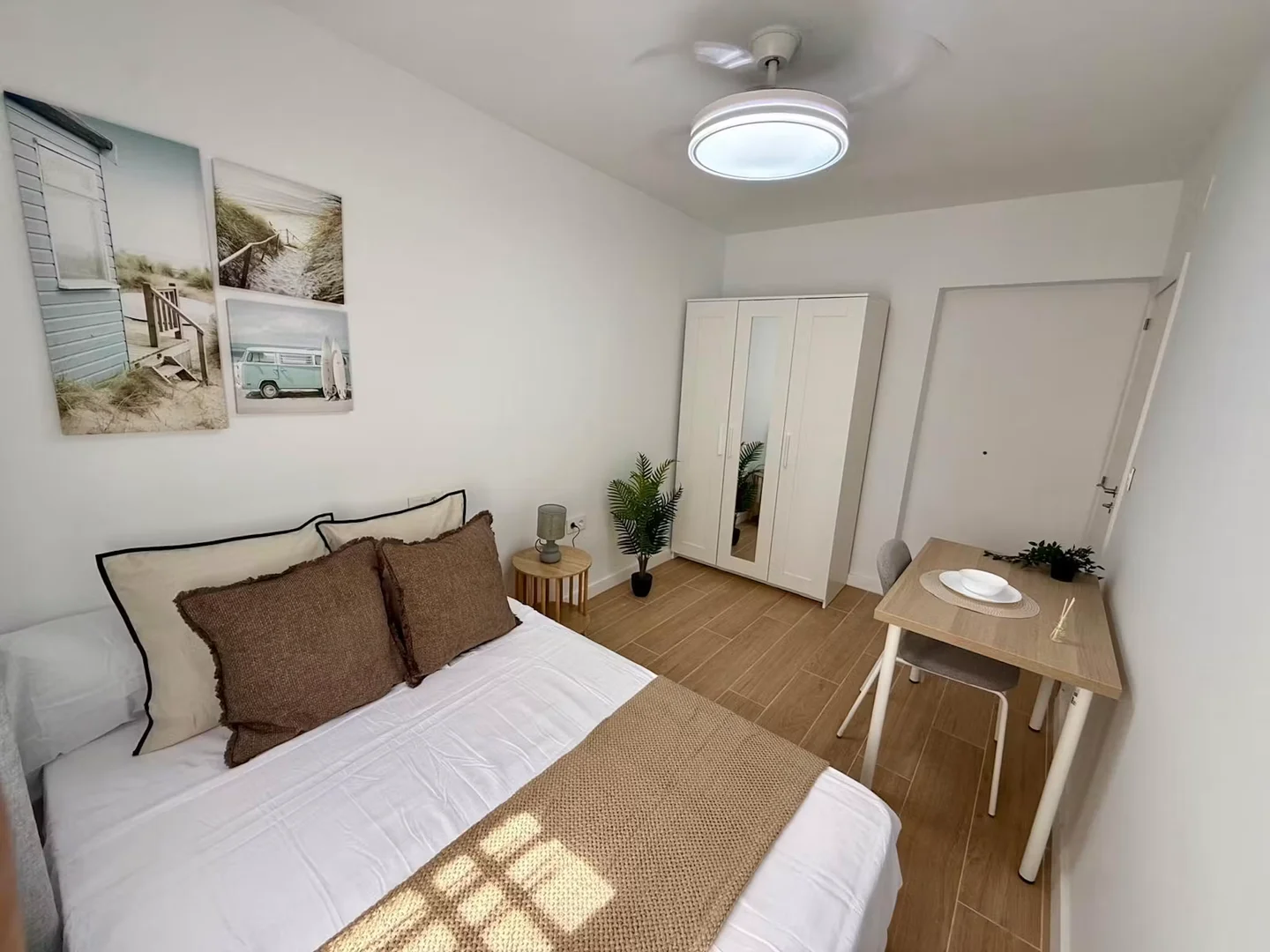 Room for rent in student apartment in , fully furnished