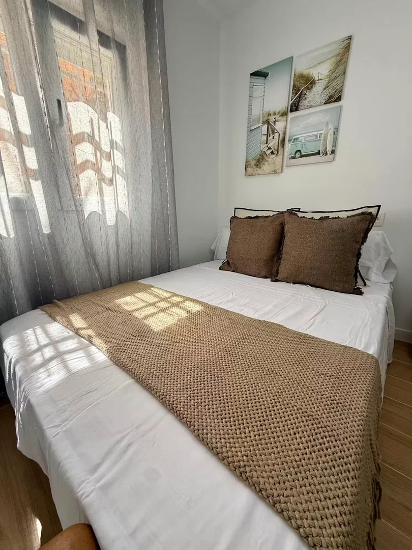 Room for rent in student apartment in , fully furnished