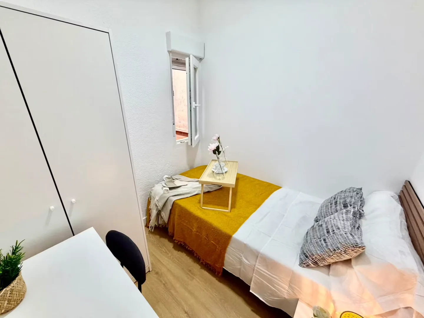 Budget-friendly student room close to campus in 