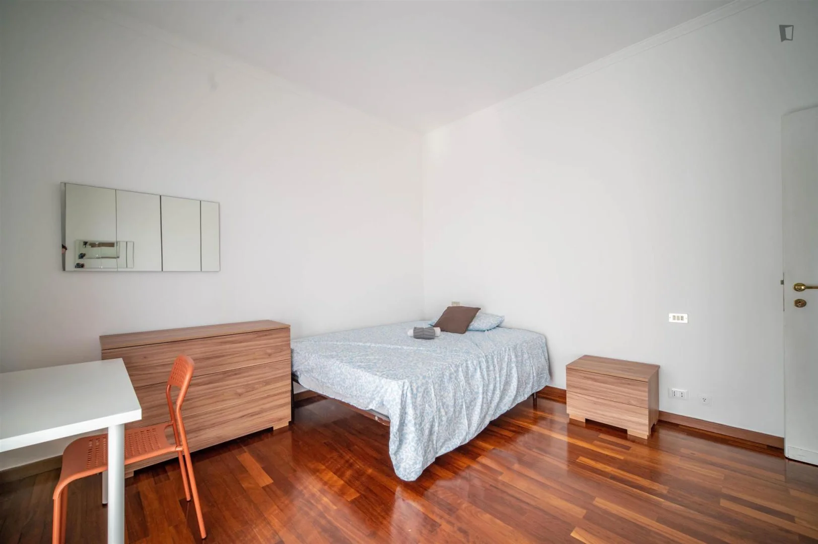 Budget-friendly student room close to campus in 