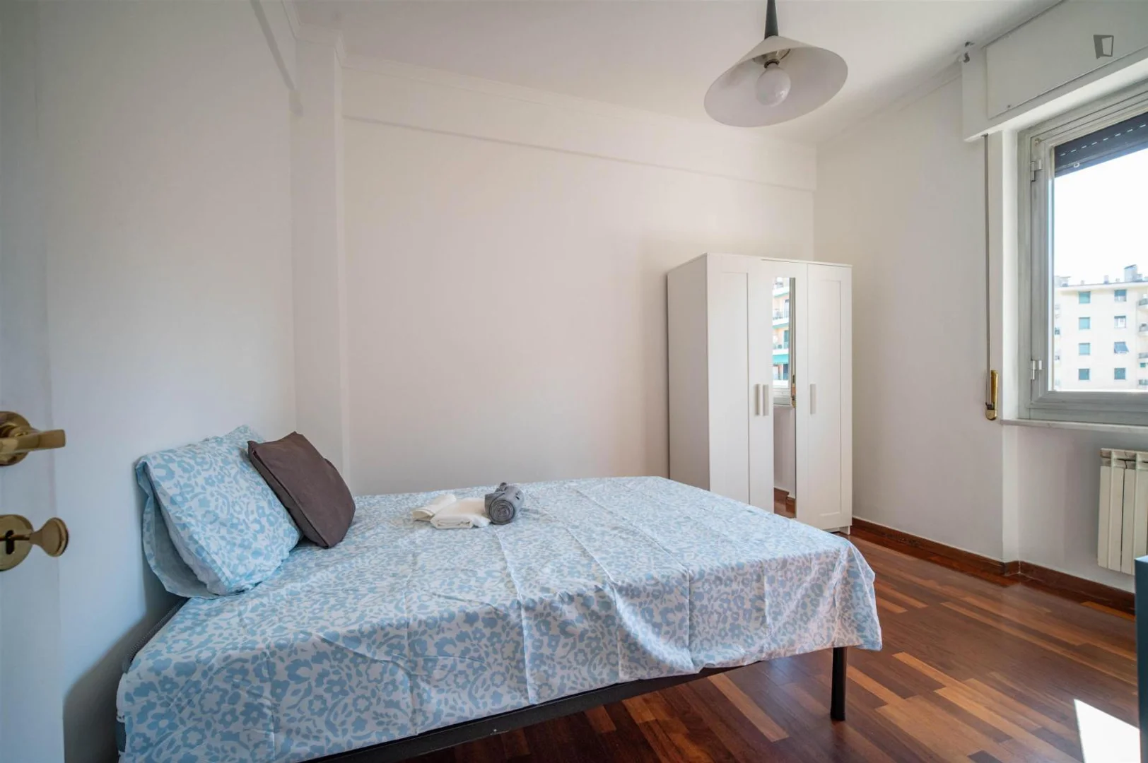 Student-friendly room in  with modern amenities