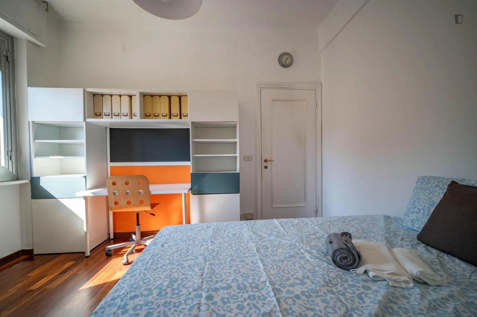 Comfortable and spacious student room in 