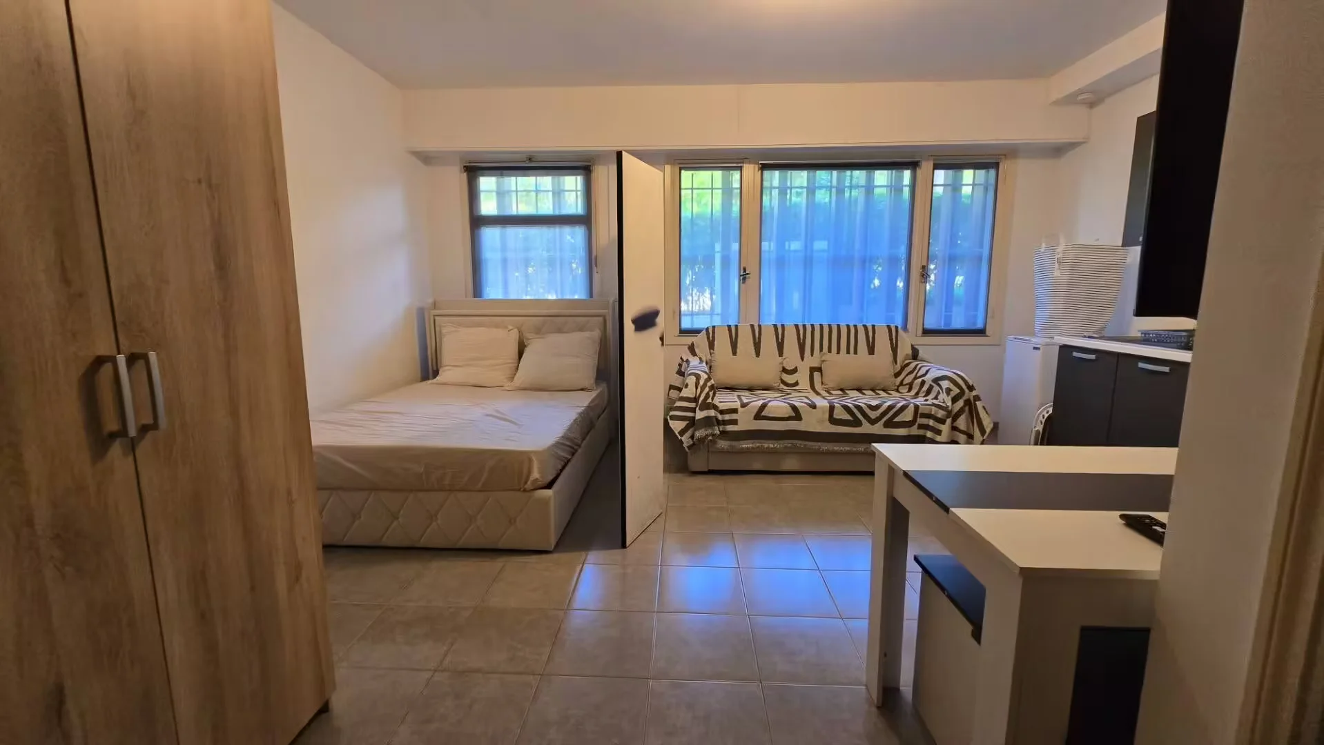 Economical student room with convenient location in 