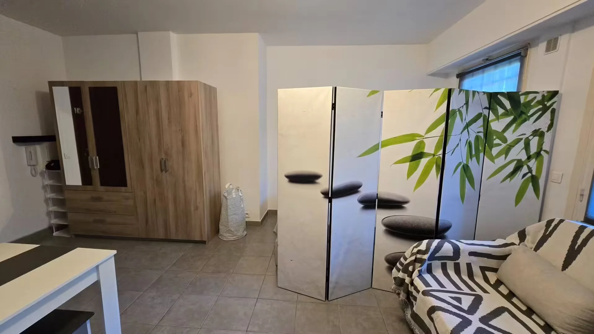 Comfortable and spacious student room in 