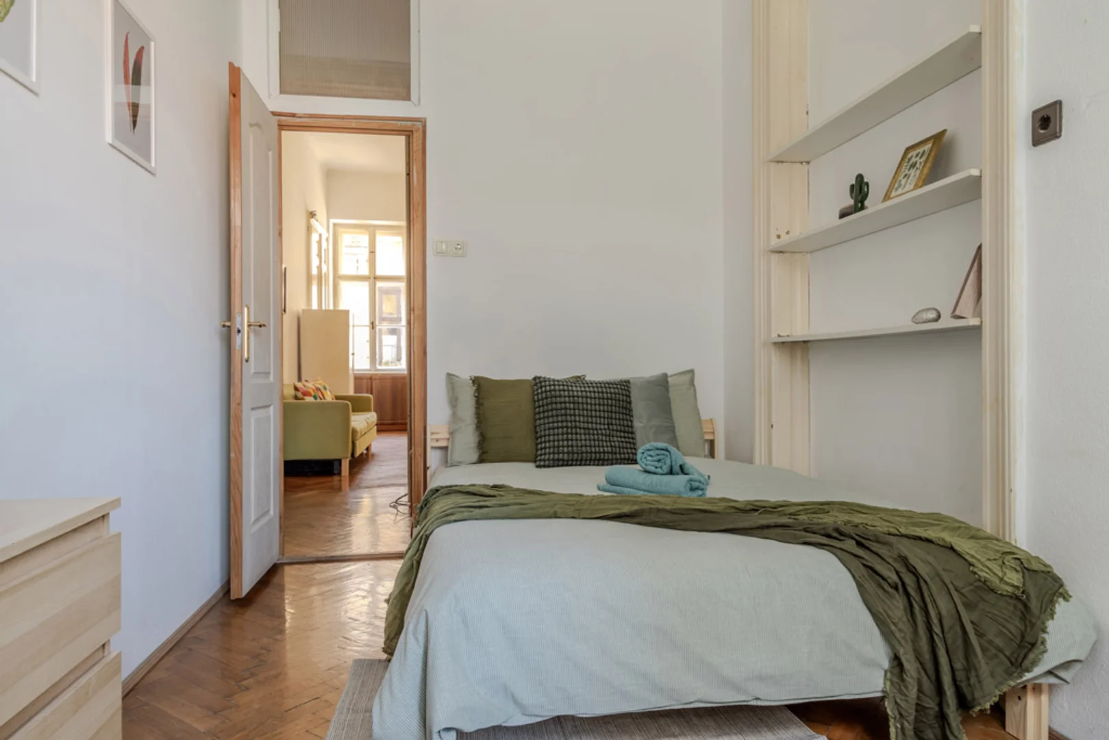 Cozy room for students available in 