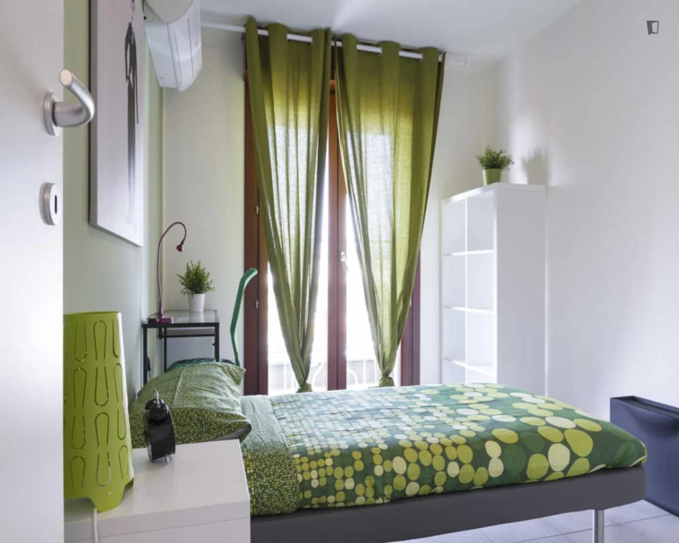 Budget-friendly student room close to campus in 