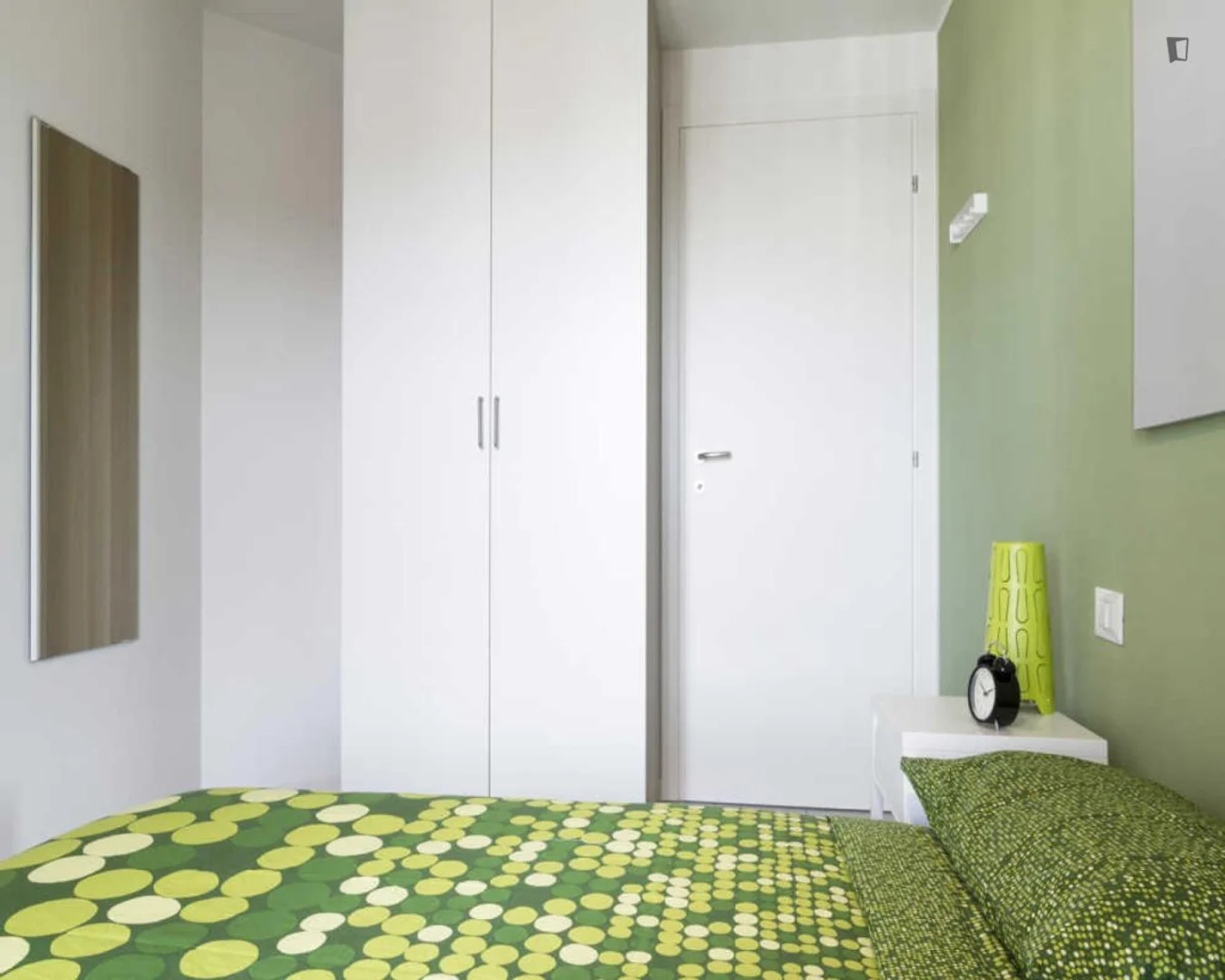 Bright and airy student room with easy university access in 