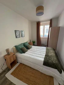 Entire apartment at 59 Rue Charles de Gaulle, 42000 Saint-Étienne, France, image 9 of 9