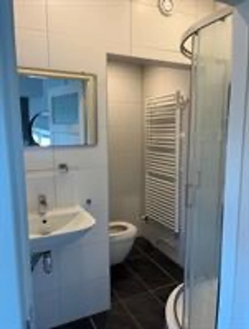  bölgesindeki öğrenciler için tam donanımlı stüdyo daire