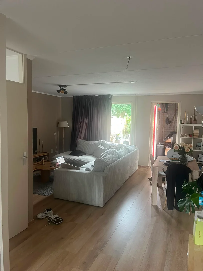 Economical student room with convenient location in 