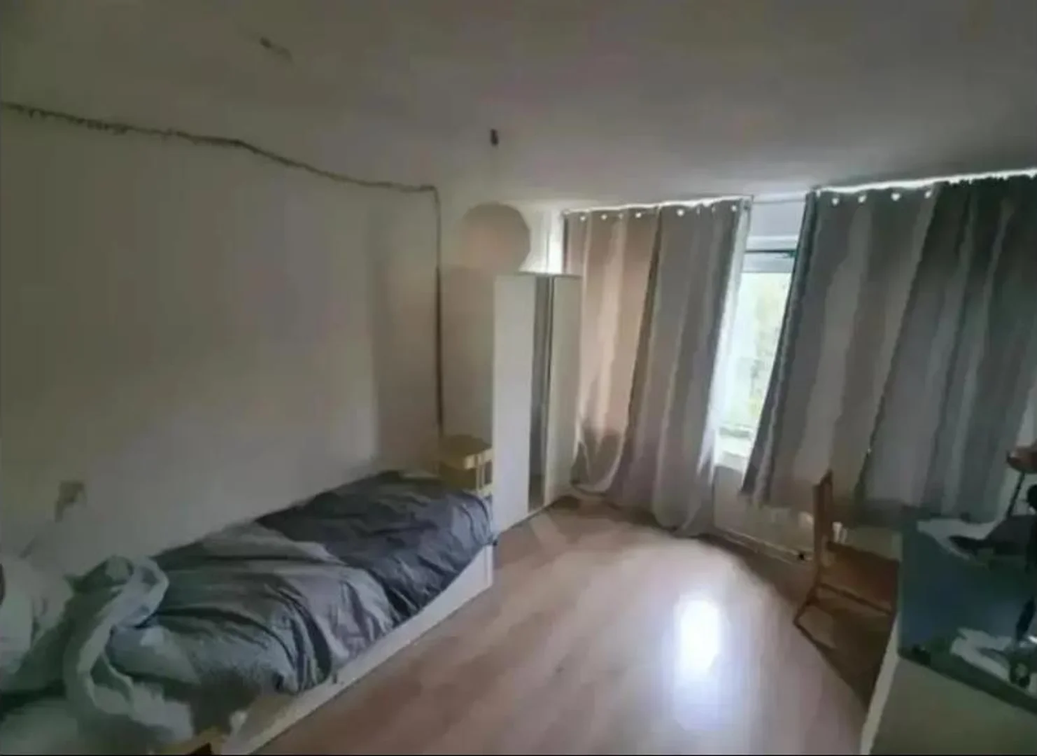 Habitación asequible para estudiantes con buena iluminación en 