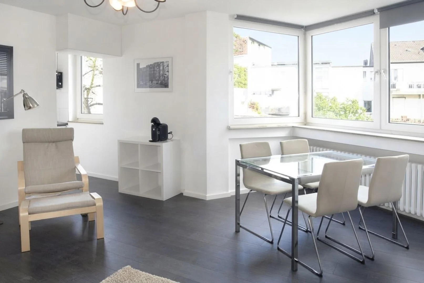 Bright and airy student room with easy university access in 