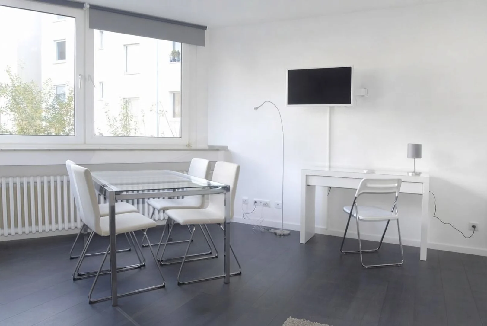Comfortable and spacious student room in 