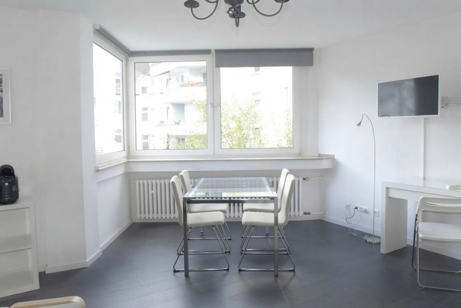 Bright and airy student room with easy university access in 