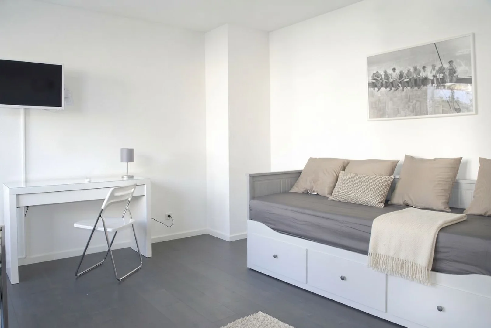 Budget-friendly student room close to campus in 