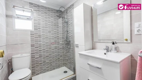 Shared room at Poeta Artola, 19, 5º 25, image 14 of 14