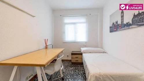 Shared room at Poeta Artola, 19, 5º 25, image 6 of 14