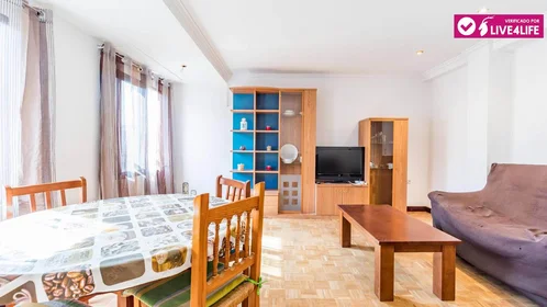 Shared room at Poeta Artola, 19, 5º 25, image 9 of 14