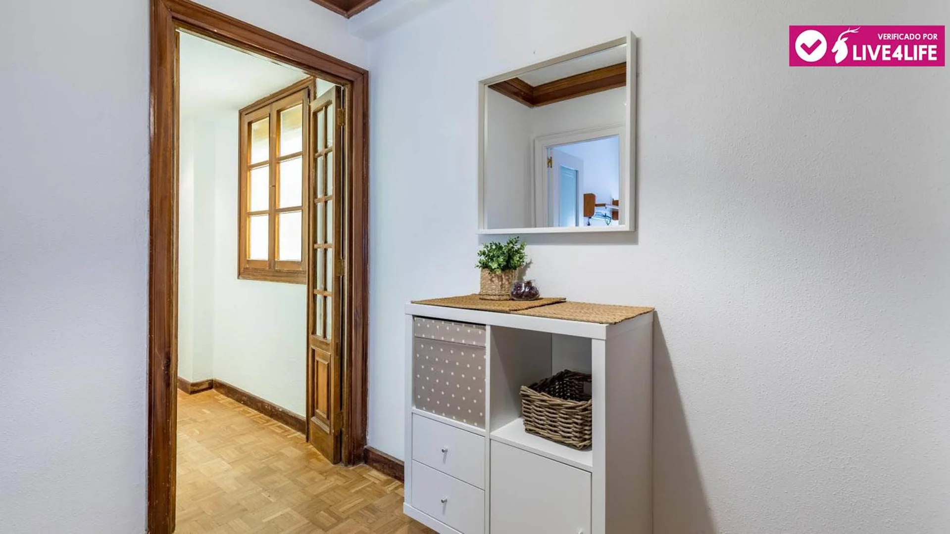 Student-friendly room in  with modern amenities