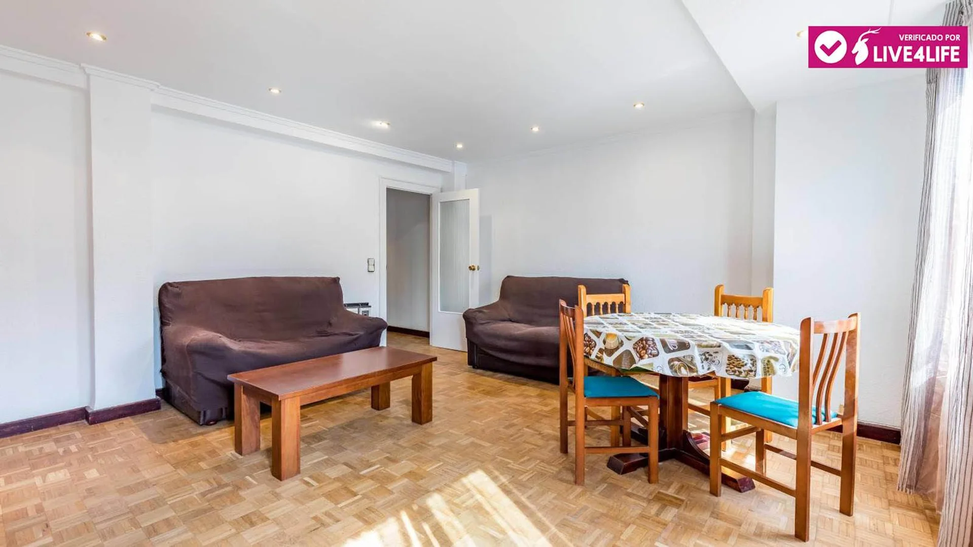 Budget-friendly student room close to campus in 
