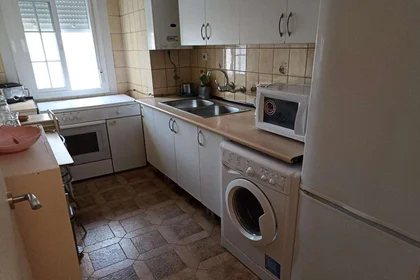 Quarto compartilhado em Calle Poeta Manuel Benítez Carrasco, 6, esc. 0 2º 3-3, imagem 15 de 16