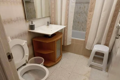 Quarto compartilhado em Calle Poeta Manuel Benítez Carrasco, 6, esc. 0 2º 3-3, imagem 8 de 16