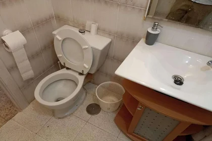 Quarto compartilhado em Calle Poeta Manuel Benítez Carrasco, 6, esc. 0 2º 3-3, imagem 9 de 16