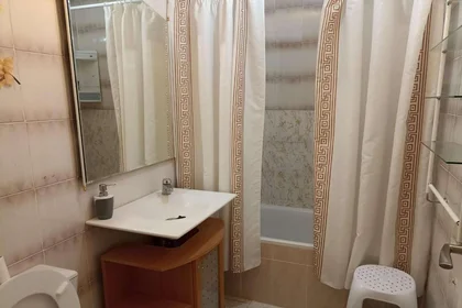 Quarto compartilhado em Calle Poeta Manuel Benítez Carrasco, 6, esc. 0 2º 3-3, imagem 10 de 16