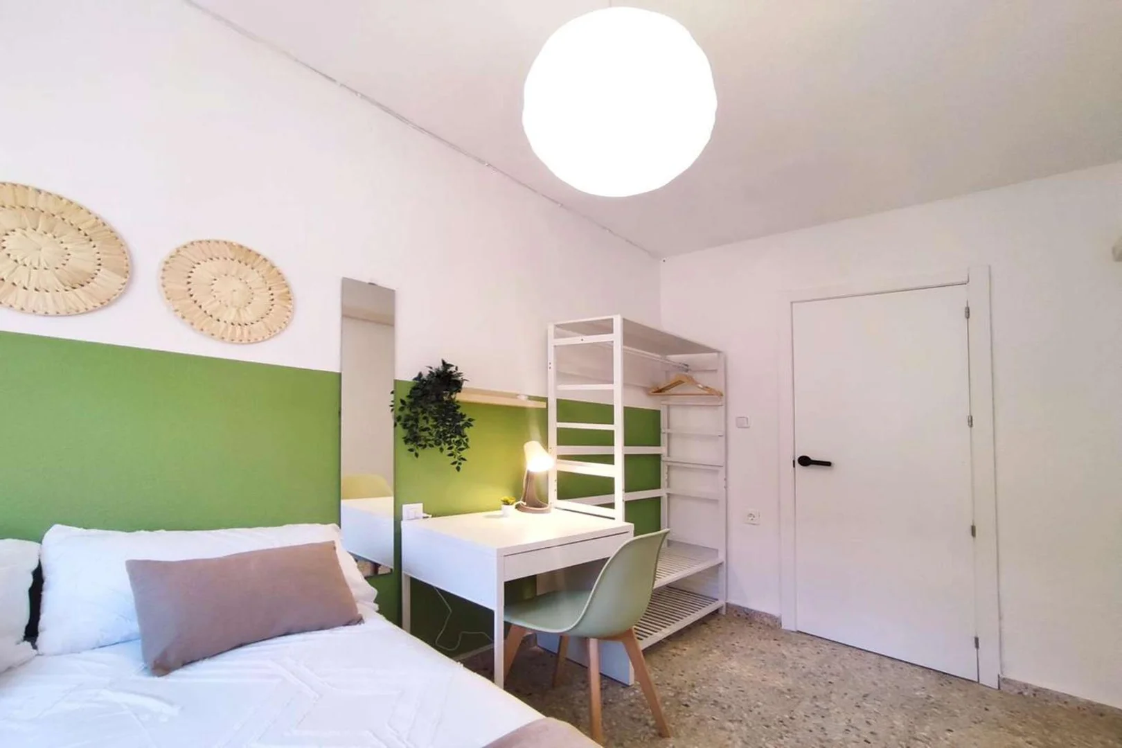 Student-friendly room in  with modern amenities