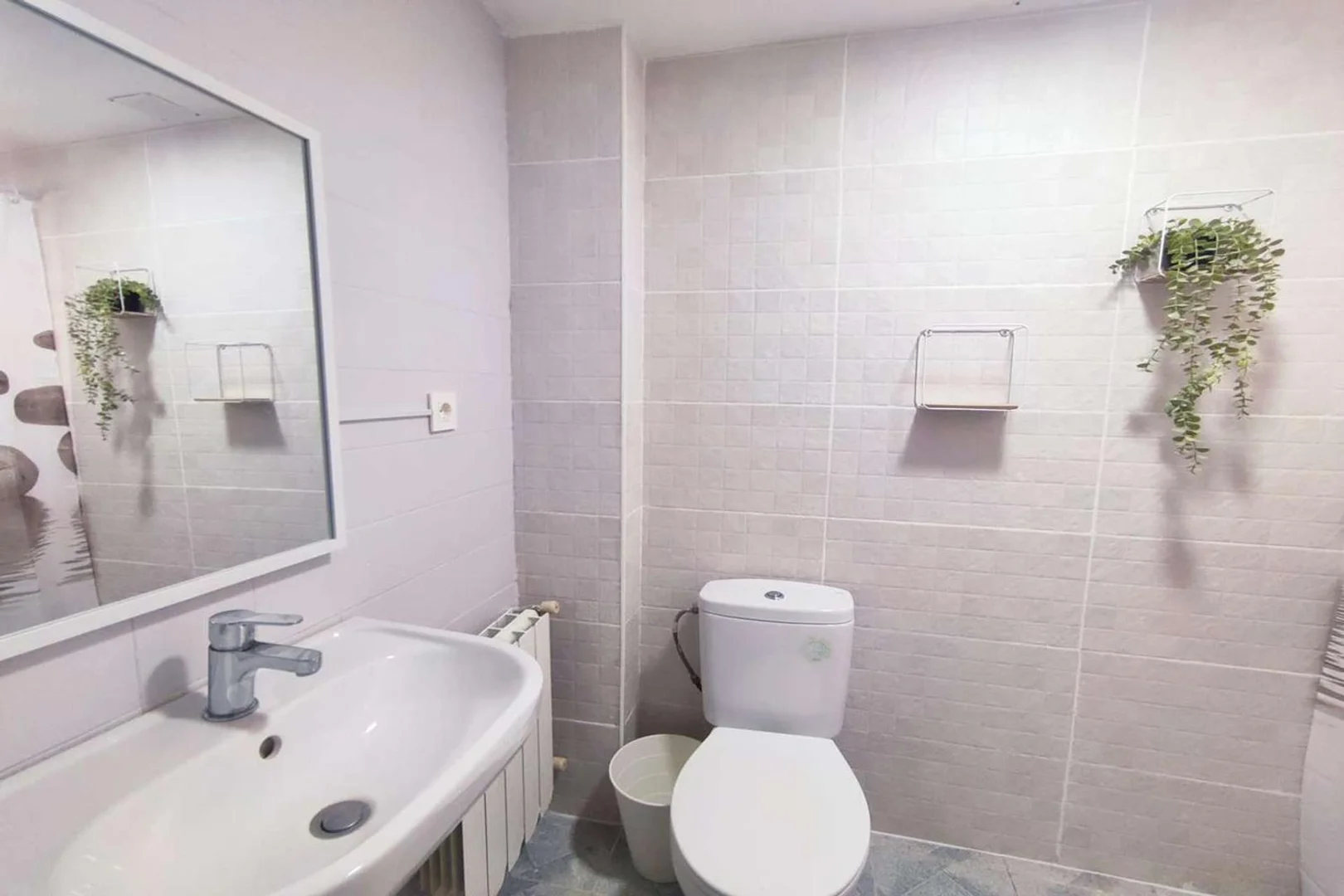 Room for rent in student apartment in , fully furnished