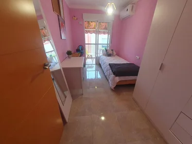 Habitación compartida en Calle de Guardamar, 6, 5º B, imagen 4 de 21